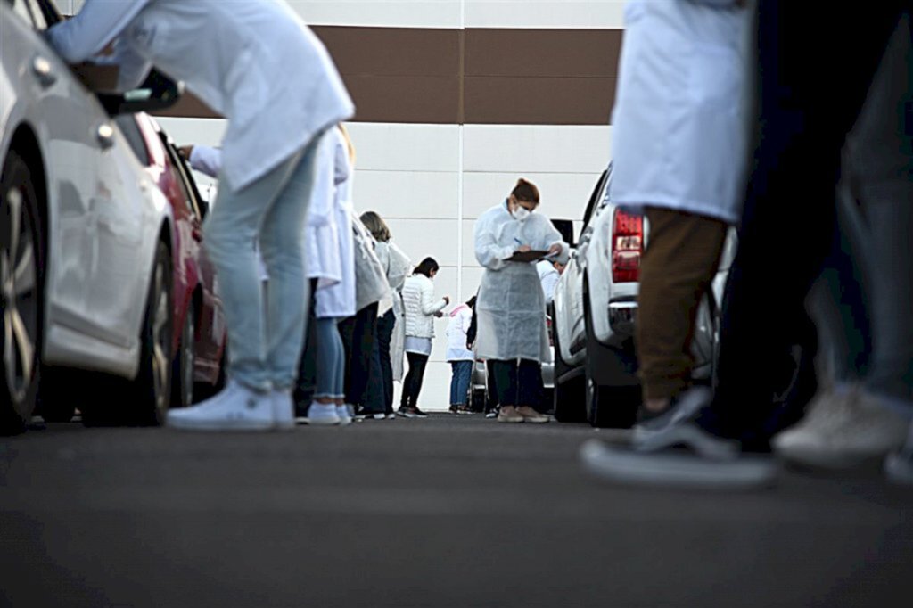 VÍDEO+FOTOS: 2.886 idosos de 60 anos ou mais recebem primeira dose da vacina