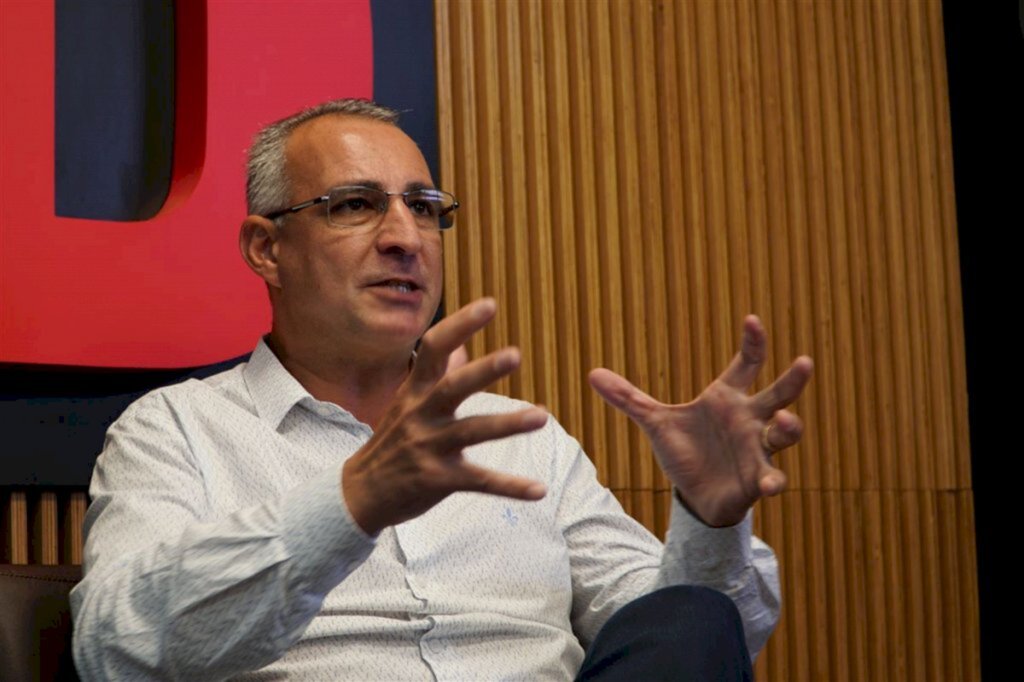 'Vamos seguir o decreto estadual e liberar a educação a partir de segunda', diz Pozzobom