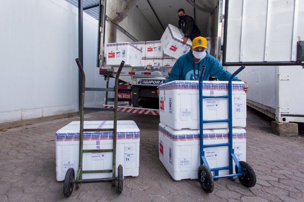 VÍDEO: Santa Maria recebe 6.695 doses de vacinas na manhã desta sexta-feira