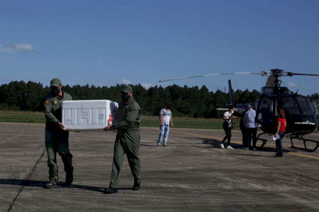 Segunda dose para idosos de 77 anos é neste sábado