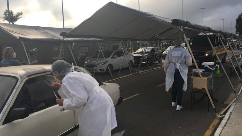 Começa vacinação de idosos acima de 64 anos e de profissionais da segurança