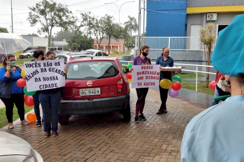 título imagem FOTOS: profissionais da saúde recebem homenagem em Dilermando de Aguiar