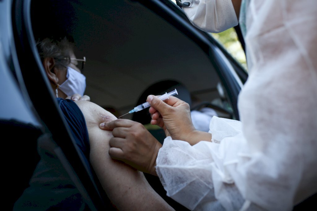 VÍDEO: mais de 4 mil idosos com 74 anos ou mais foram vacinados neste sábado