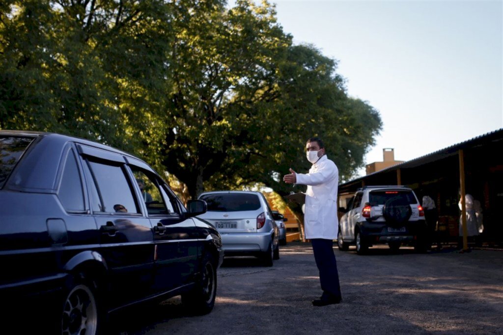 Profissionais liberais de saúde começam a ser vacinados na terça-feira