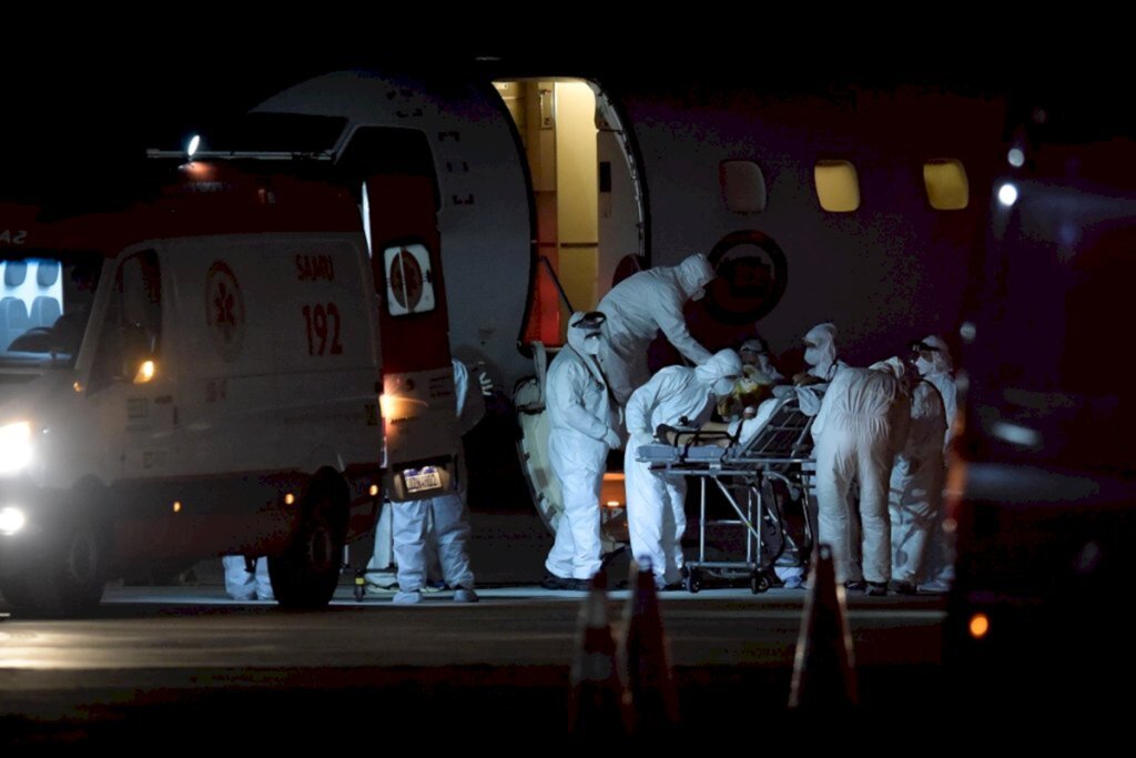 15 pacientes transferidos de Manaus são internados em Santa Maria