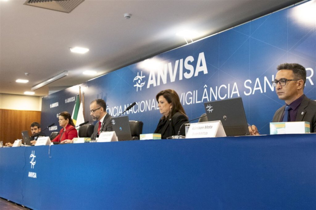 Falta de insumo da China ameaça produção de vacinas do Butantan e da Fiocruz