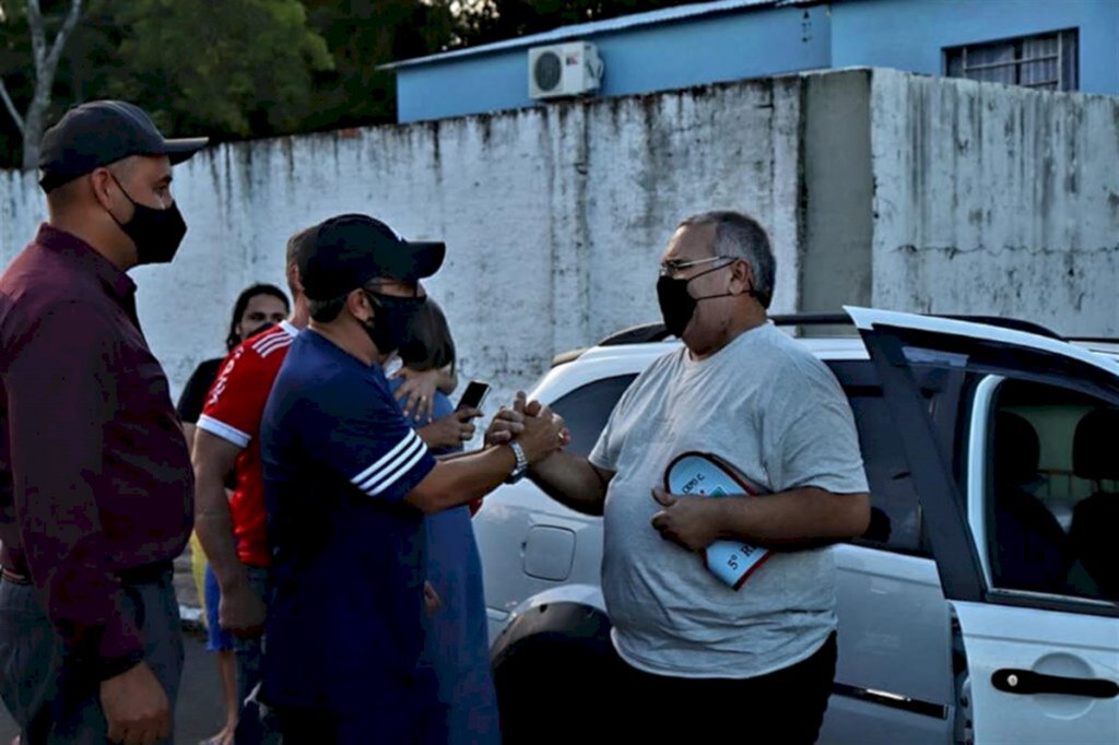 VÍDEO: sargento da BM tem alta depois de 17 dias em UTI e é recebido com carreata