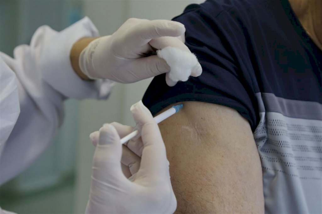 Com suspensão do governo federal, município ainda não definiu se vai comprar seringas