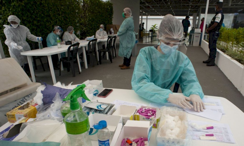 Brasil chega a 2,6 milhões de casos e 91,2 mil mortes