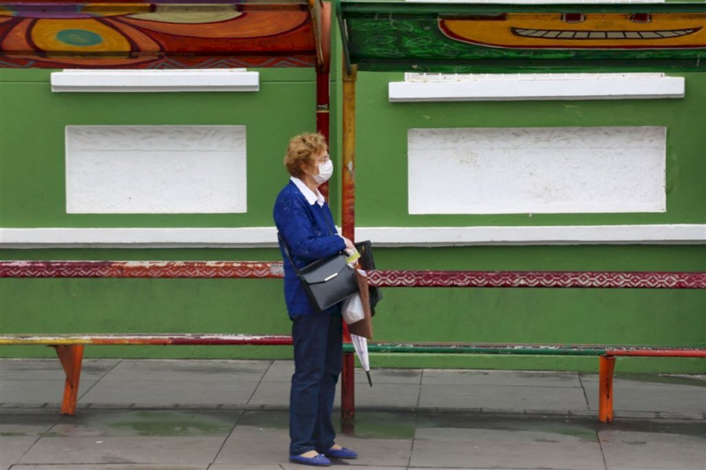 Senadores aprovam uso obrigatório de máscara em locais públicos em todo o país