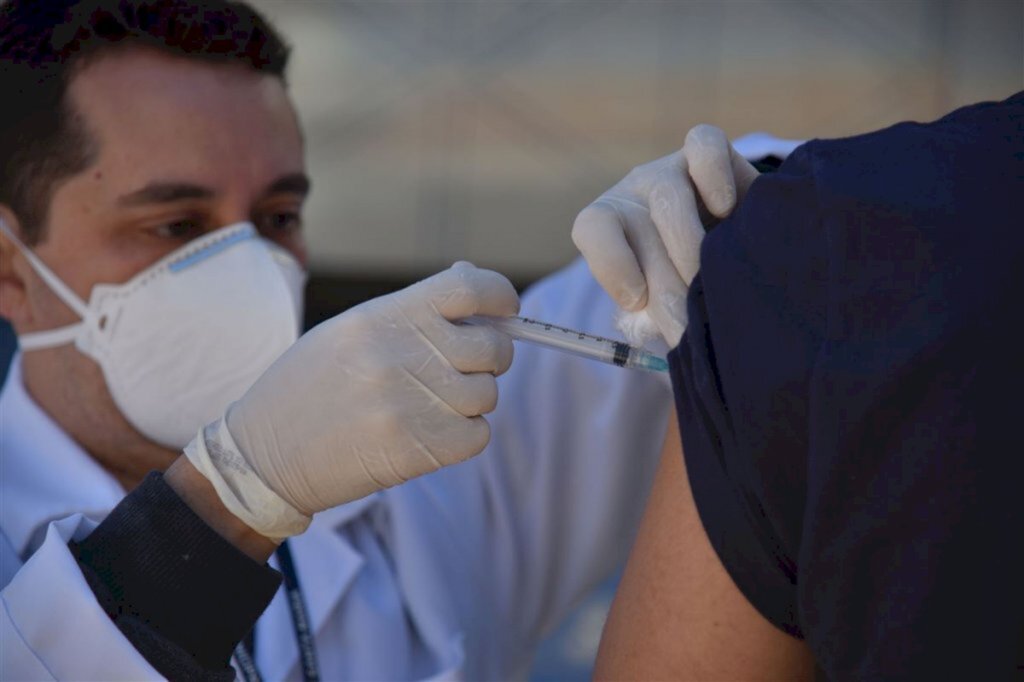 VÍDEO: após seis horas, vacinas da gripe acabam em Santa Maria