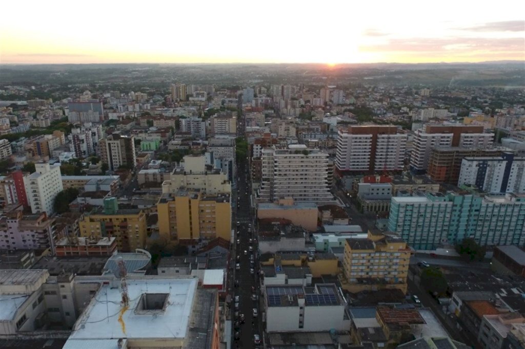 Prefeitura se reúne com representantes de academias, salões de beleza e igrejas