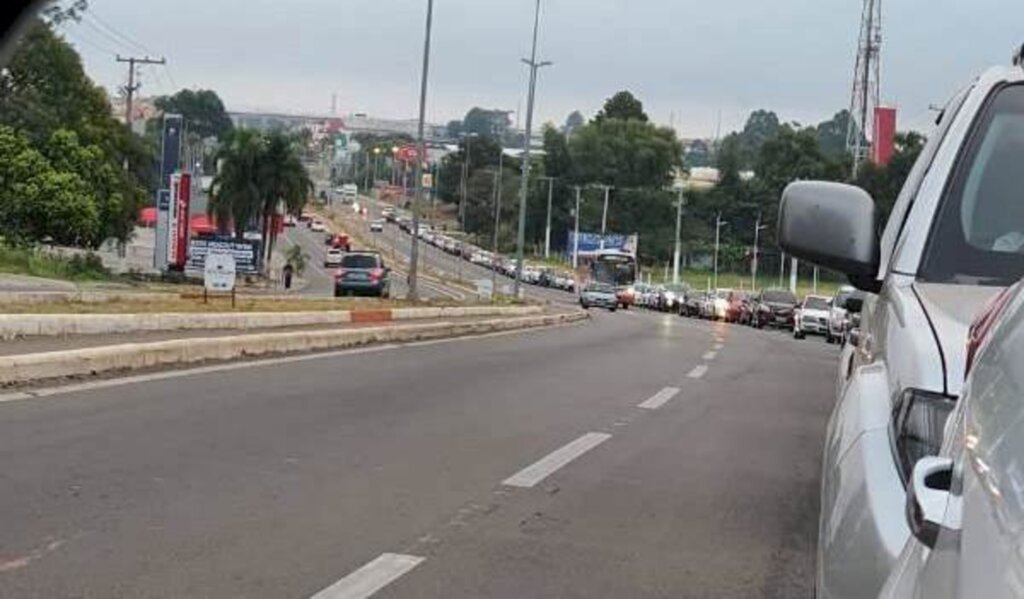 VÍDEO+FOTOS: 10,4 mil doses de vacinas da gripe acabam em seis horas em Santa Maria