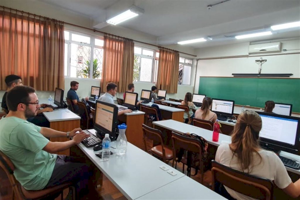 Foto: Divulgação - Começaram a funcionar neste sábado, em Santa Maria, um serviço gratuito de consultas médicas por videochamadas, que será destinado somente a moradores de Santa Maria que tenham sintomas do novo coronavírus. Qualquer pessoa da cidade poderá entrar acessar o serviço de graça, bastando entrar no site, fazer um cadastro e pedir o atendimento. A iniciativa inovadora, batizada de Lauduz Covid-19 - Saúde Pública Online  foi montada de forma emergencial, em três dias, por um grupo de grupo de médicos e empresários de Santa Maria que atua de forma voluntária. A Universidade Franciscana (