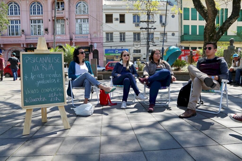 CVV leva palestras sobre prevenção ao suicídio às escolas