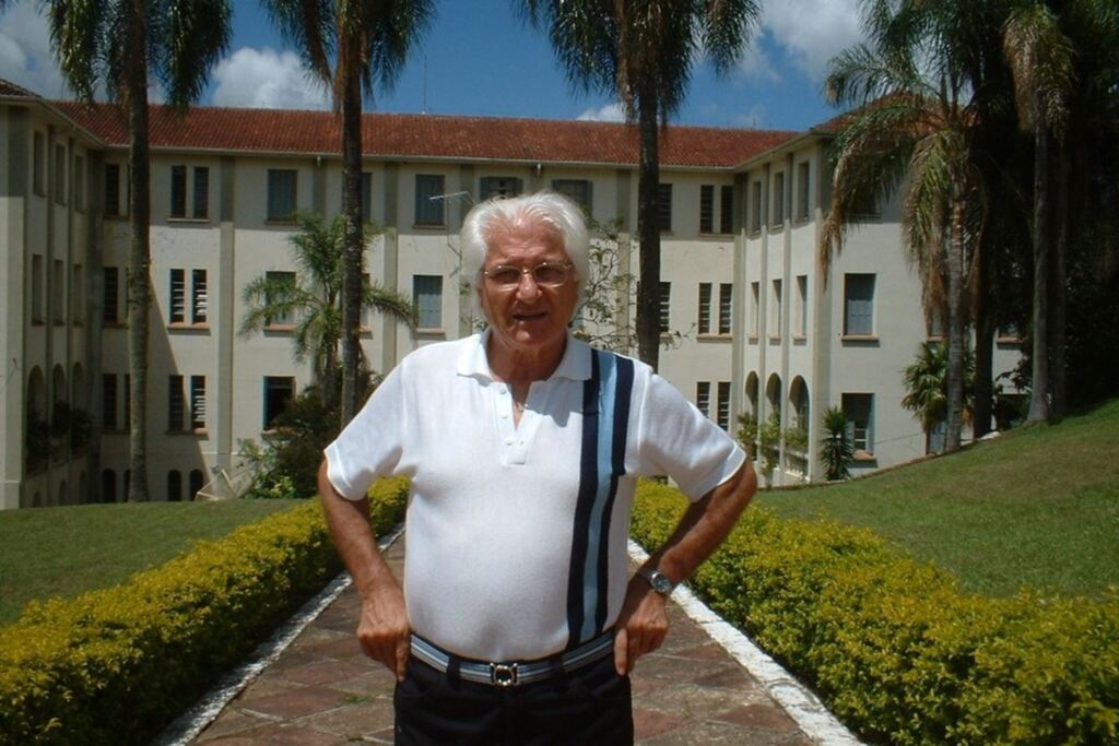título imagem Professor universitário aposentado fala sobre suas experiências como seminarista e escritor