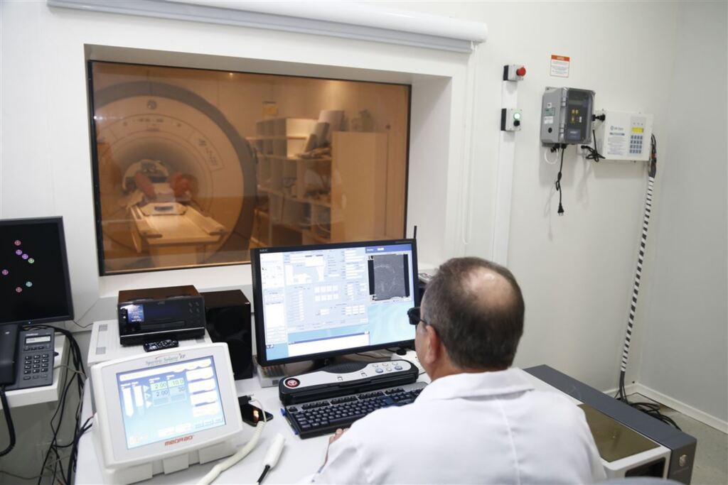 Aparelho de ressonância do Husm começa a operar depois de quase oito anos parado