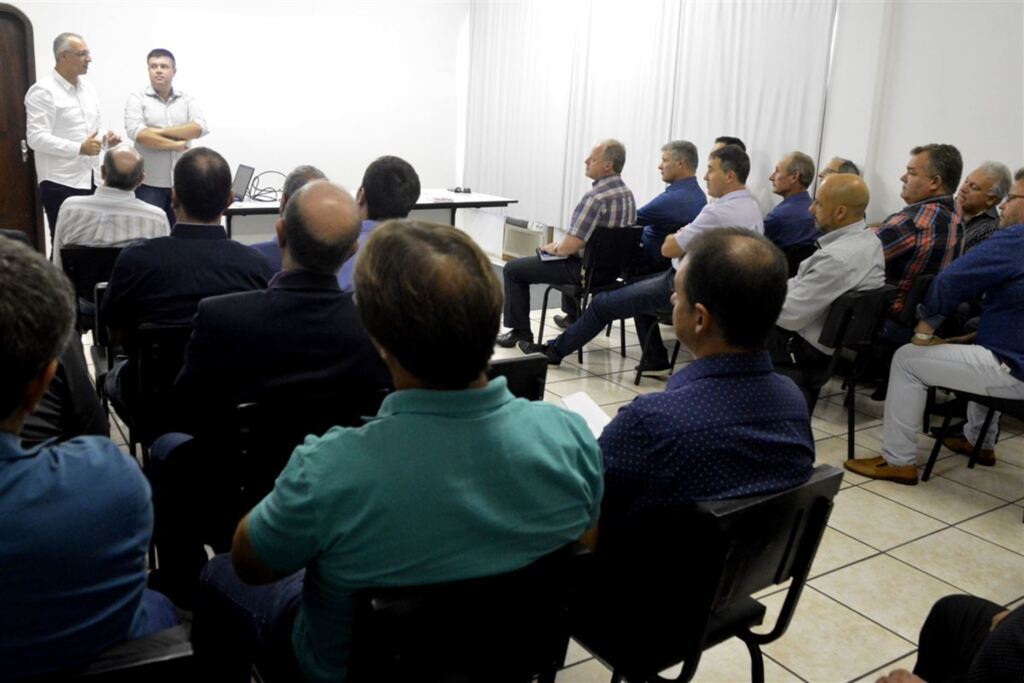 Novos presidentes da AM-Centro e do Consórcio Intermunicipal tomam posse