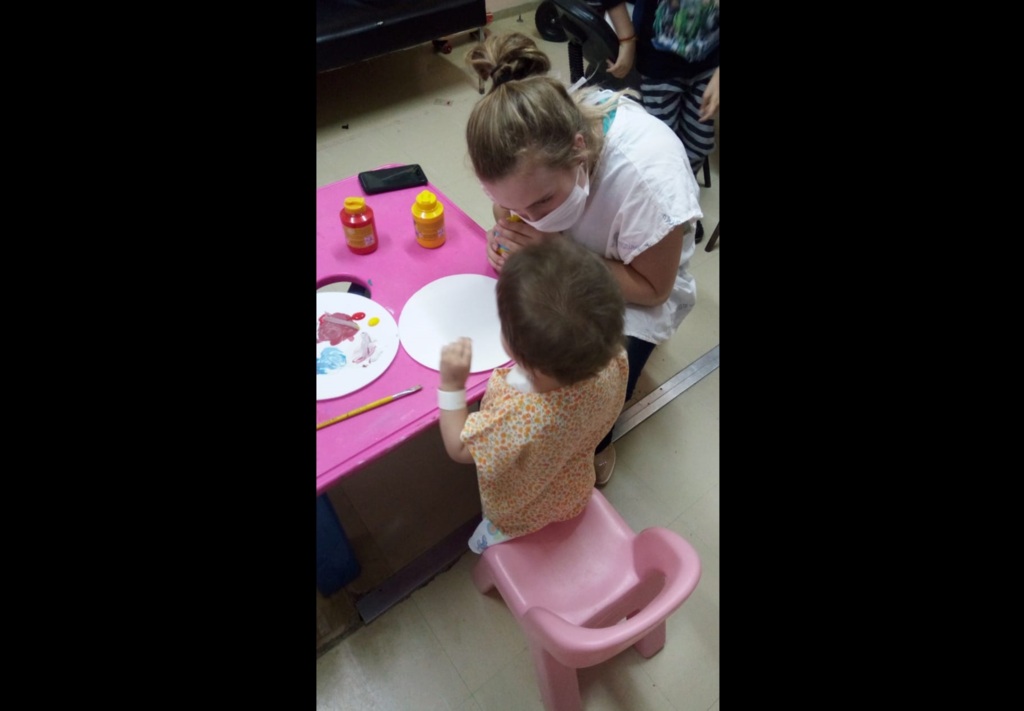 Teatro, oficinas e shows animam crianças hospitalizadas