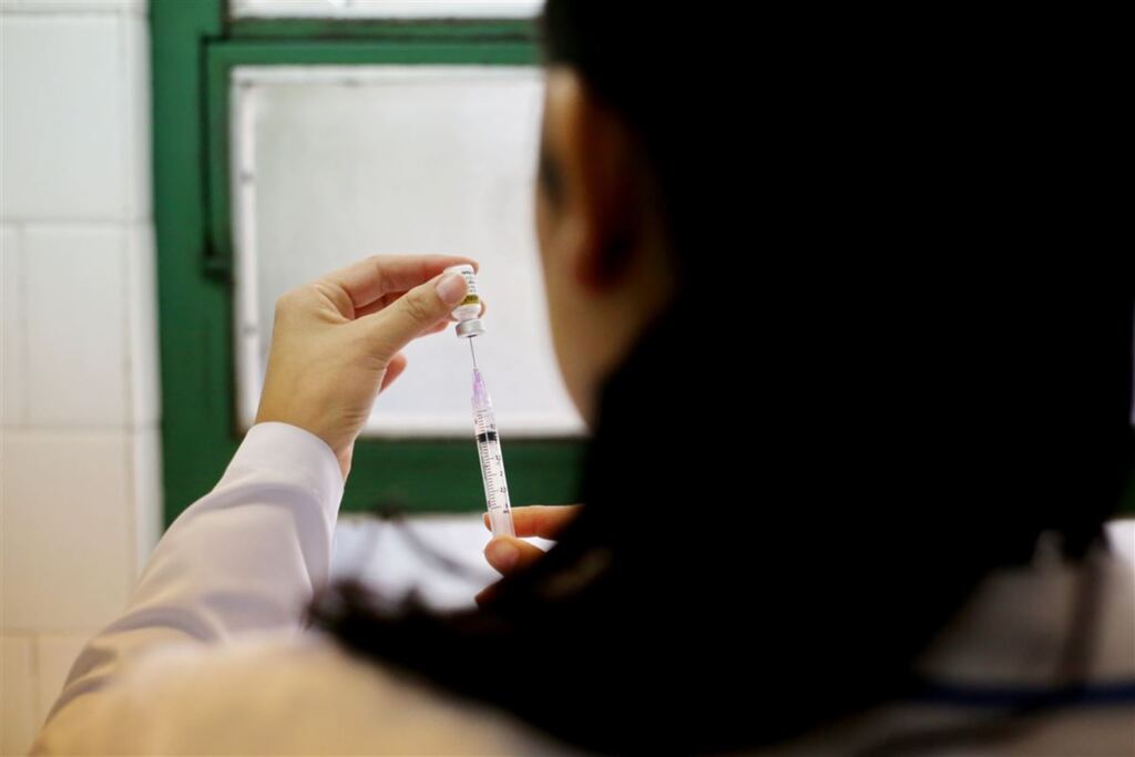 Ministério da Saúde estuda incluir vacinas contra pneumonia e meningite no calendário
