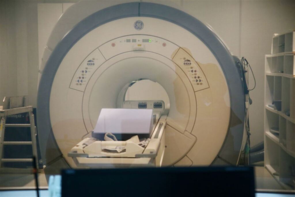título imagem Ebserh diz que não tem condições de contratar equipe para operar aparelho de ressonância magnética