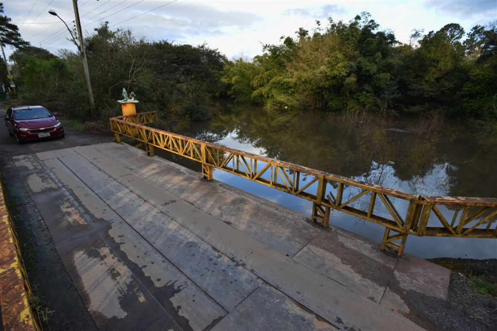 Fotos: Gabriel Haesbaert - Das cerca de 300 residências do Distrito de o do Verde apenas 25 famílias moram no local de forma definitiva