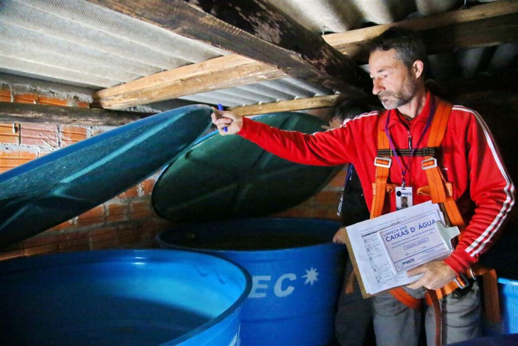 Caixas d'água da UBS Ruben Noal passam por limpeza