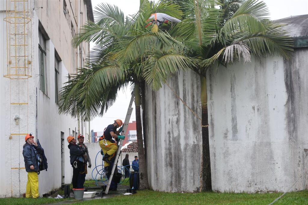 Renan Mattos (Diário) - Limpeza foi feita em dois reservatórios que estão desativados, que servem como reserva técnica