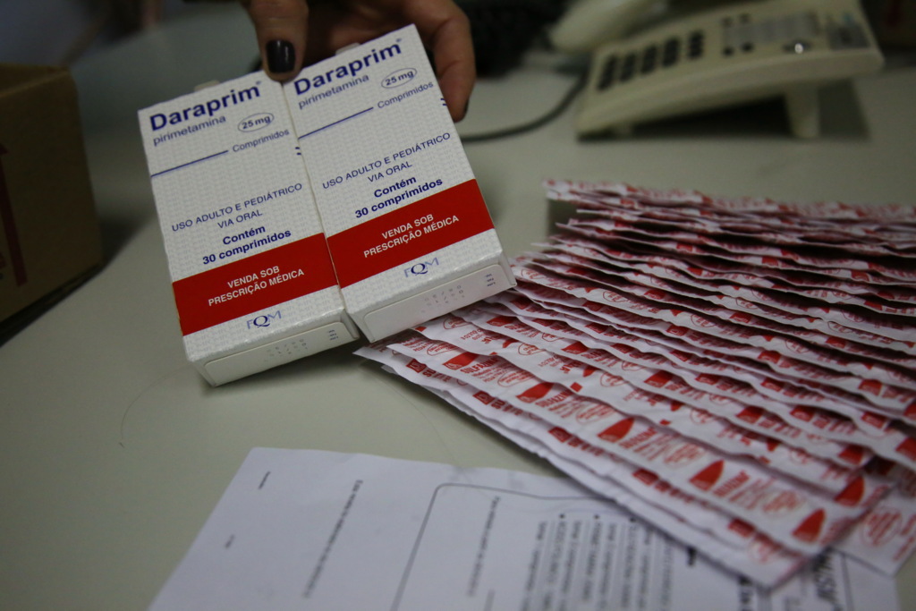 Governo federal não reconhece todos os casos, e medicamentos para toxoplasmose estão contados