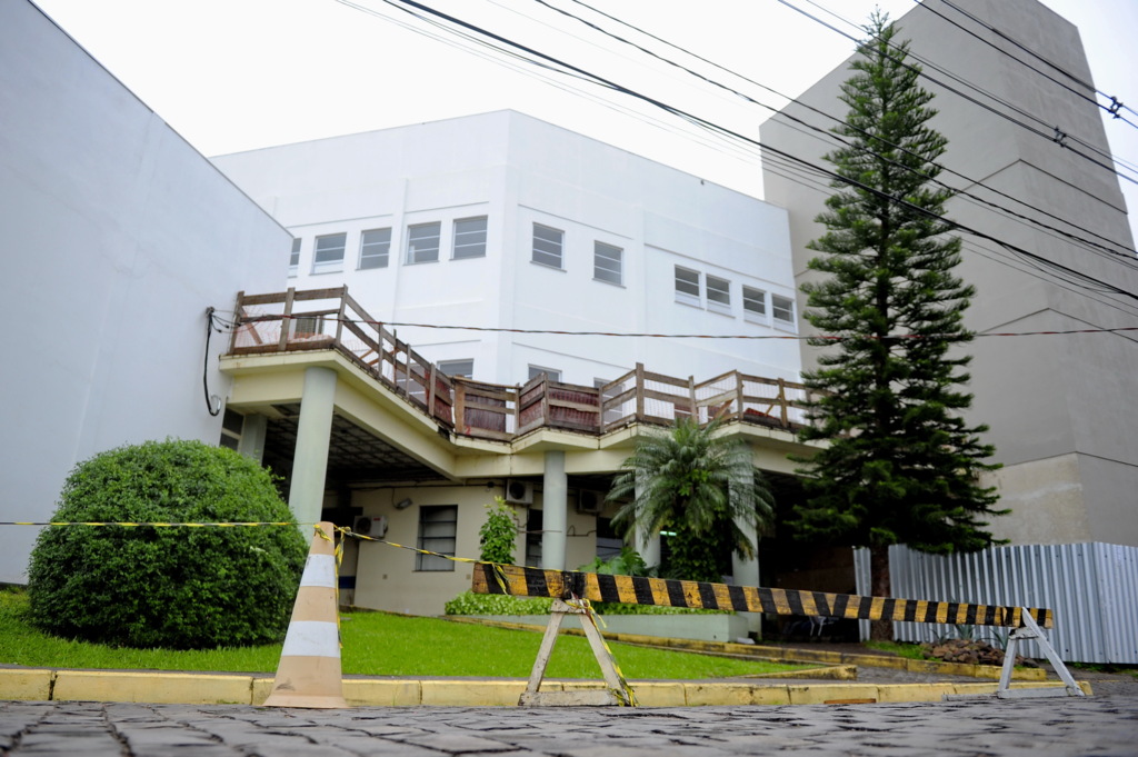 Foto: Renan Mattos (Diário) - Mesmo que a obra, que está 60% concluída, seja entregue neste semestre, ainda faltariam os equipamentos e os profissionais