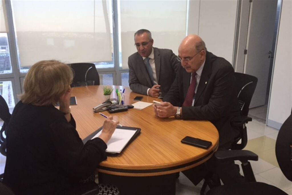 Após agenda no Ministério da Saúde, prefeito diz que não vão faltar remédios