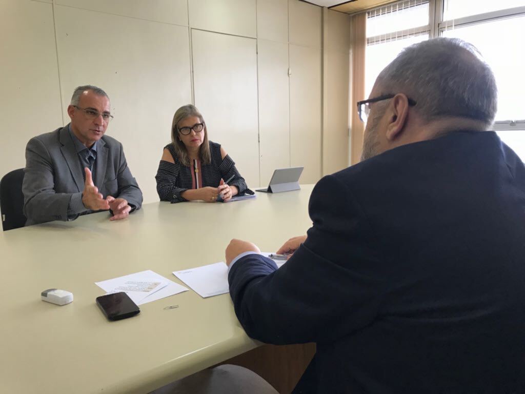 Prefeito pede apoio do Ministério da Saúde para garantir medicamentos