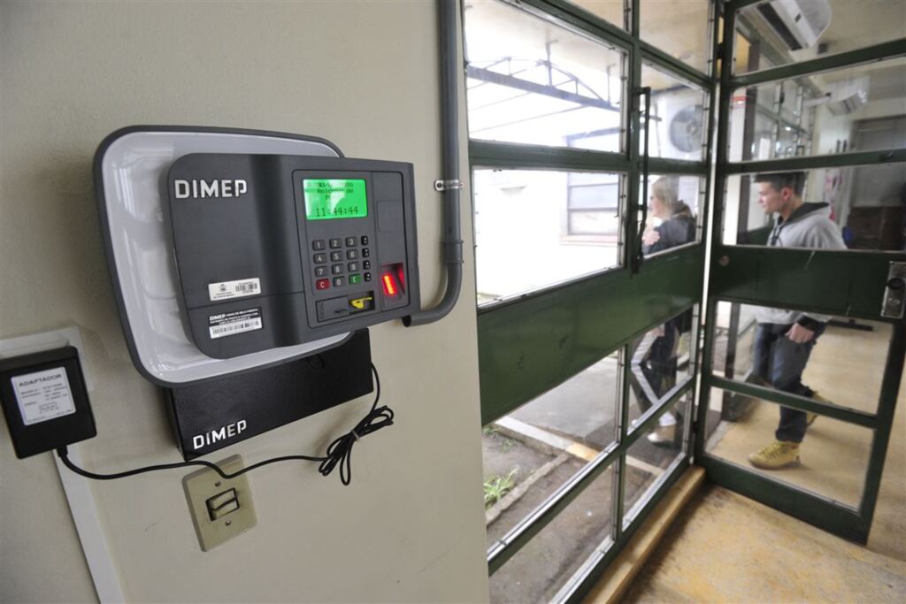 Prefeitura demite e suspende médicos por descumprirem carga horária