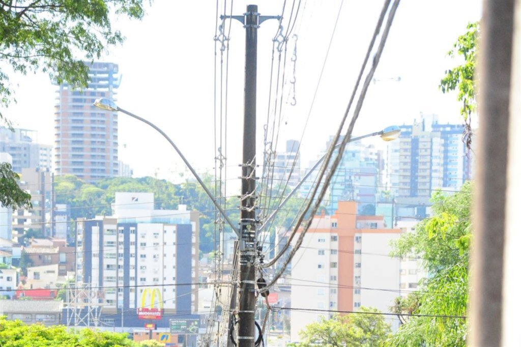 Retirada de fios na Fernando Ferrari começa terça-feira