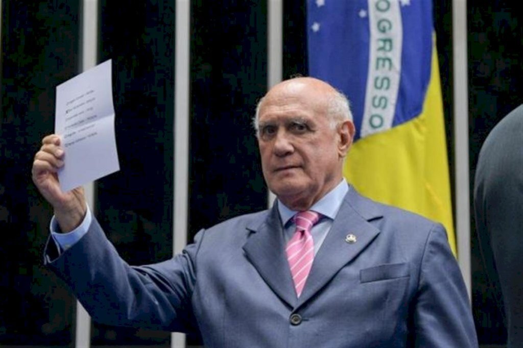 título imagem 'Tribunal ideológico e político' diz senador Lasier Martins sobre STF