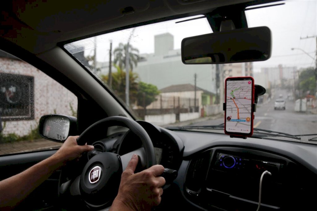 Taxação de transporte por aplicativos entra em discussão