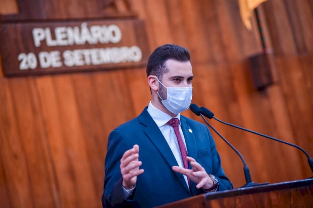 Giuseppe Riesgo protocola pacote para eliminar 1,2 mil leis no Estado