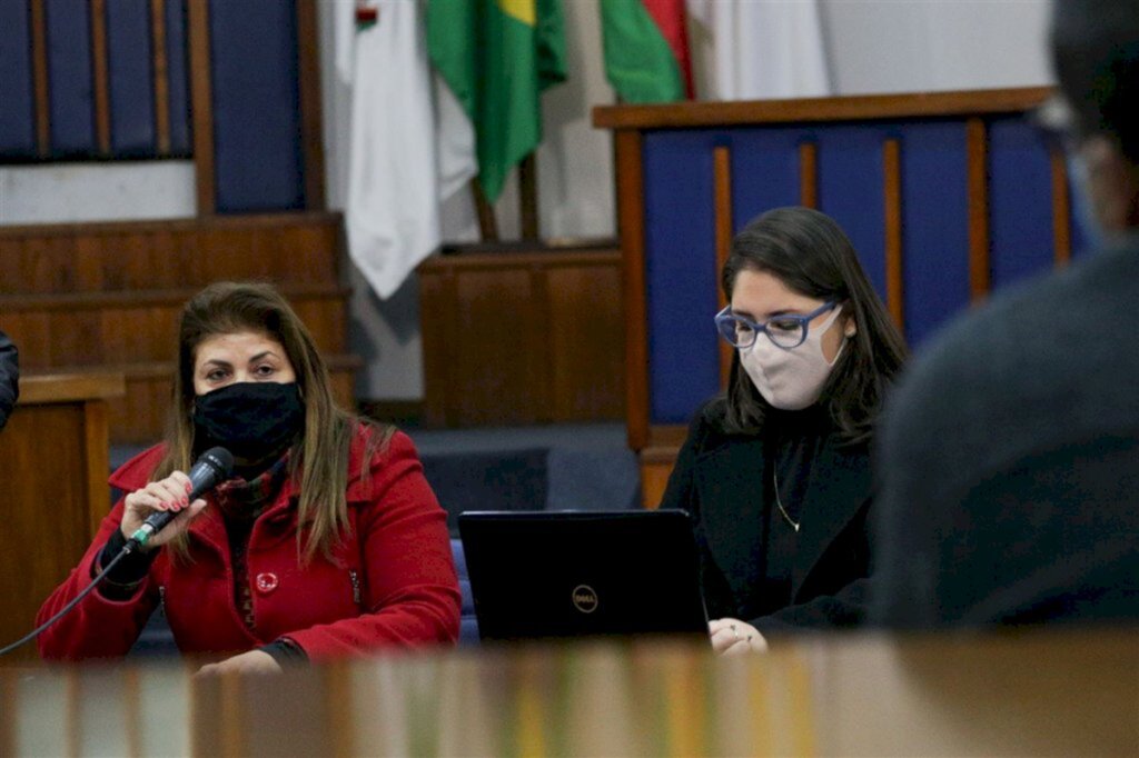 Na despedida do Legislativo, Helen Cabral apresenta pré-relatório da CPI da Covid