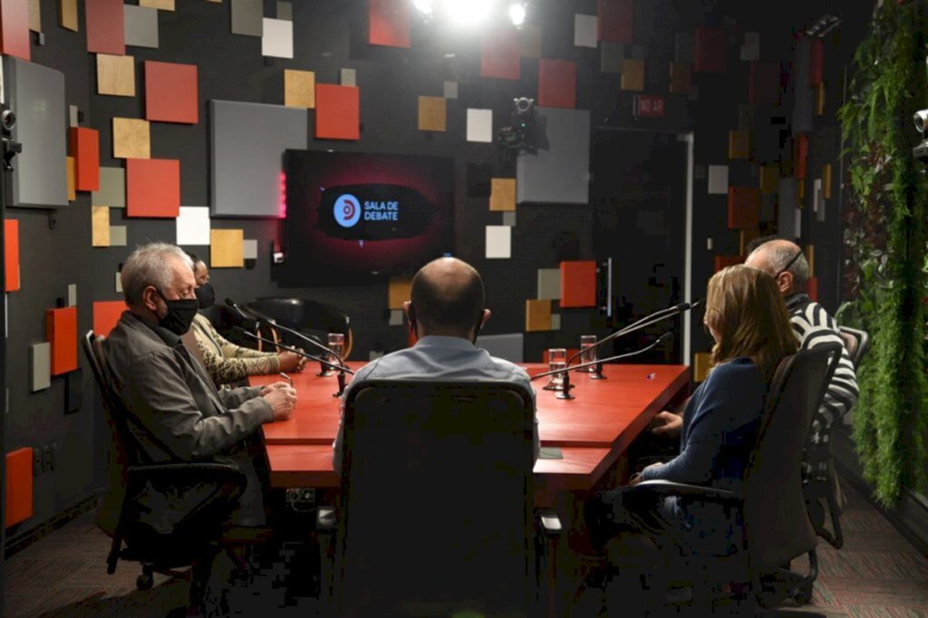 VÍDEO: Representantes do poder público entram para o Sala de Debate