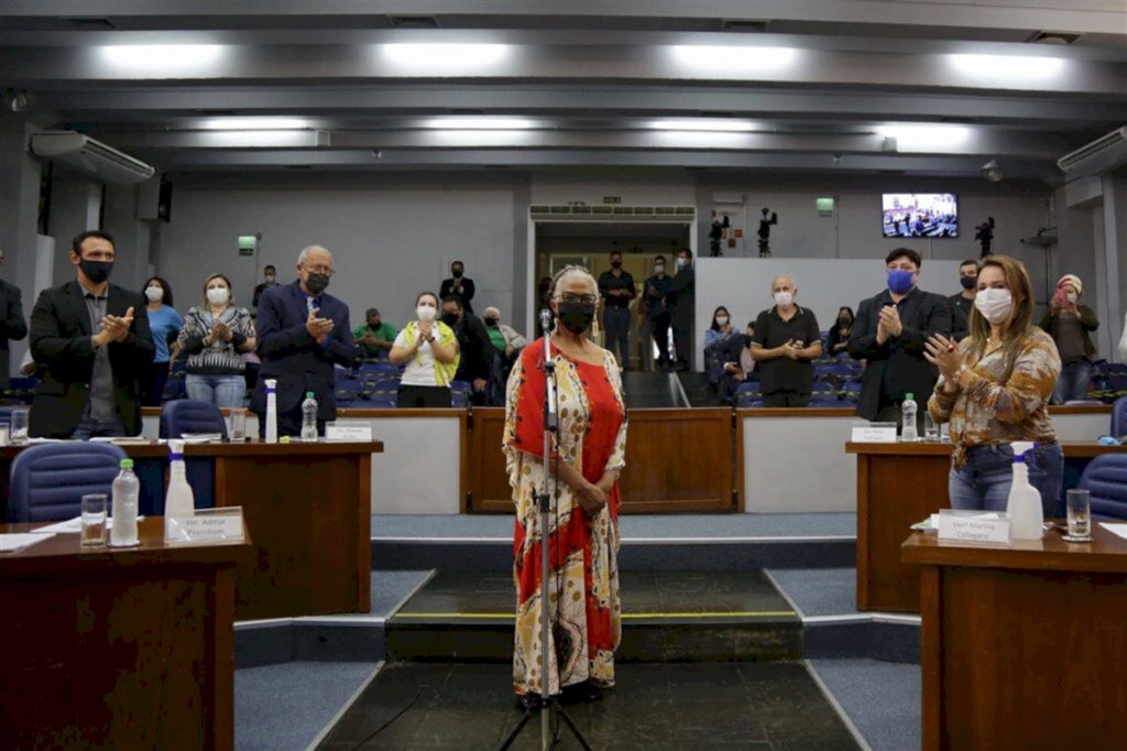 Educadora Maria Rita Py Dutra toma posse na Câmara
