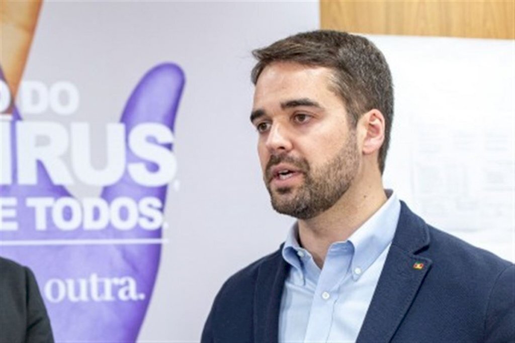 Em almoço com tucanos, Leite busca se diferenciar de Doria pregando conciliação