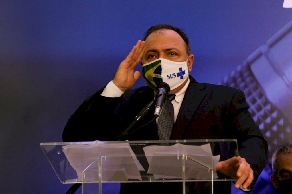 Vacinação pode começar já em dezembro, diz ministro