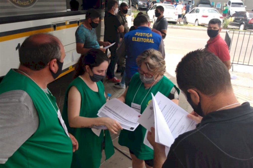 Próximo do final da votação, Justiça Eleitoral começa movimentação para recolhimento das urnas