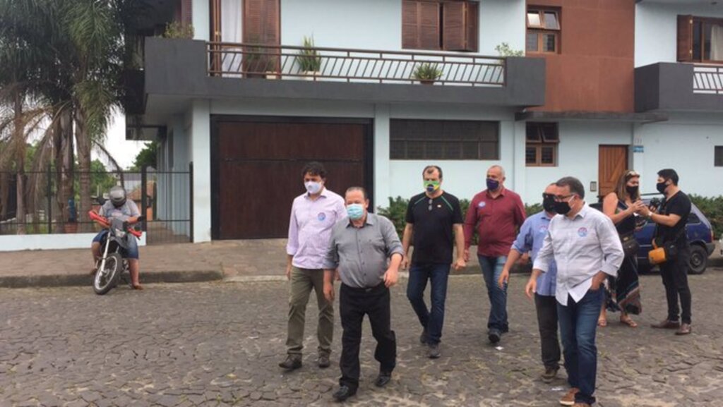 VÍDEO: Sergio Cechin é o primeiro candidato a votar