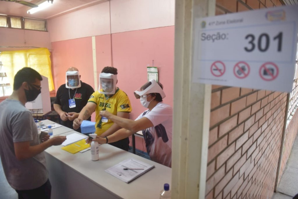 AO VIVO: acaba a votação e começa contagem de votos