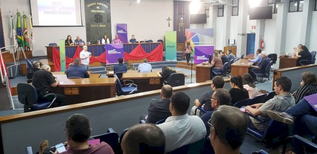 Foto: Assessoria de imprensa Rodrigo Lorenzoni, divulgação - Com a presença do presidente estadual, Rodrigo Lorenzoni, Democratas promoveu encontro na Câmara com objetivo de aproximar e orientar lideranças locais e regionais