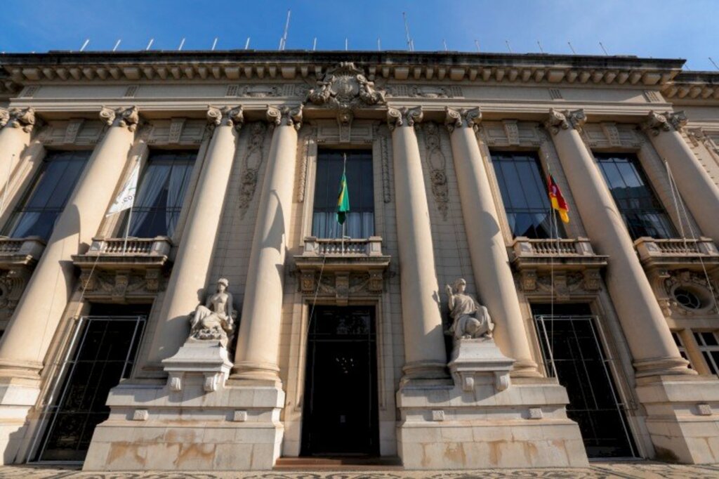 Estado paga na segunda-feira a primeira parcela do salário de outubro