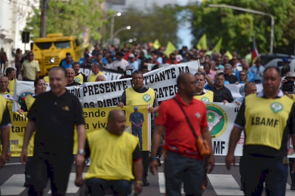 Como a proposta de reforma estrutural do governo atinge os servidores do Estado