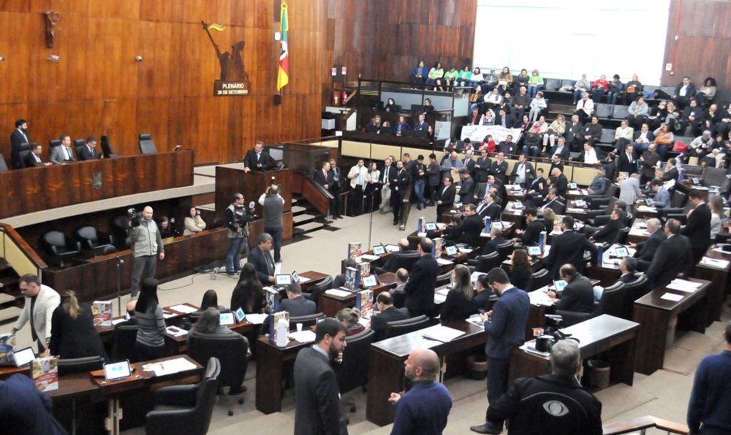 Assembleia aprova extinção de plano de aposentadoria especial dos deputados