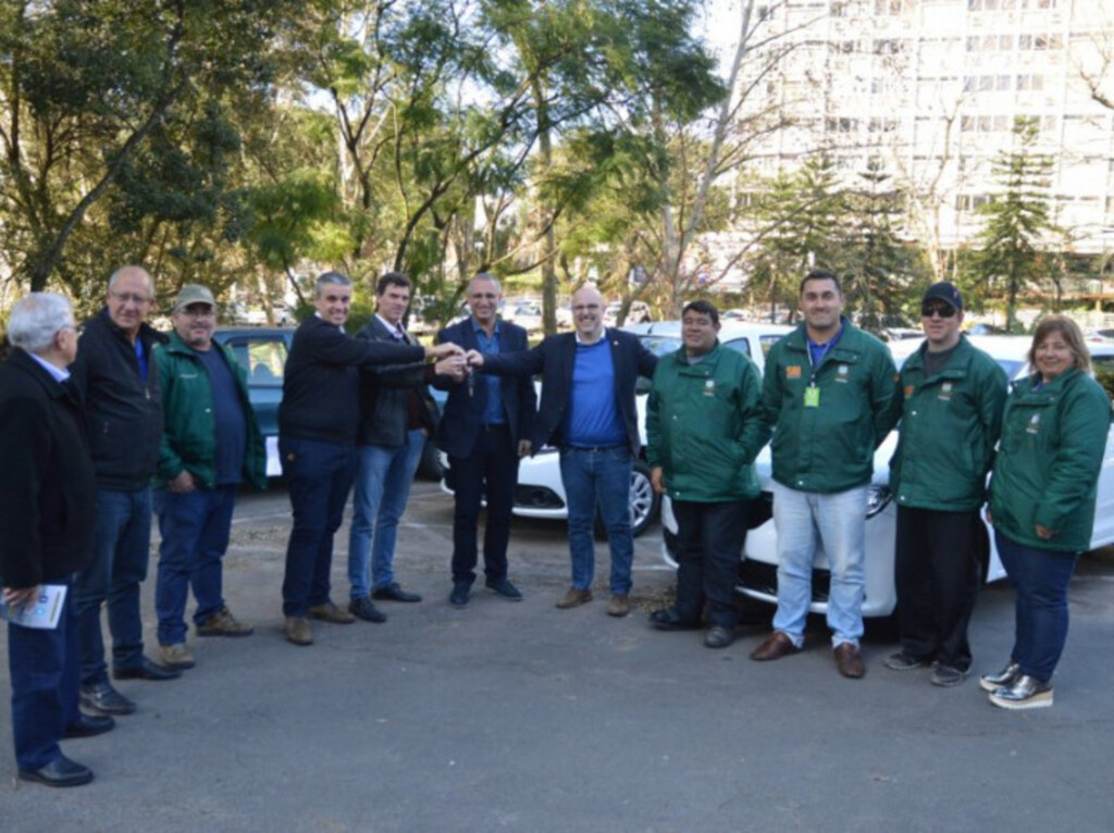 Filho de Onyx Lorenzoni faz entrega de veículos em Santa Maria